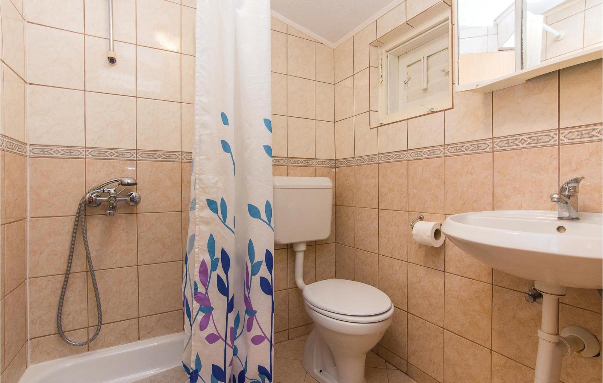 Pet Friendly Apartment In Pakostane With Kitchen Ngoại thất bức ảnh