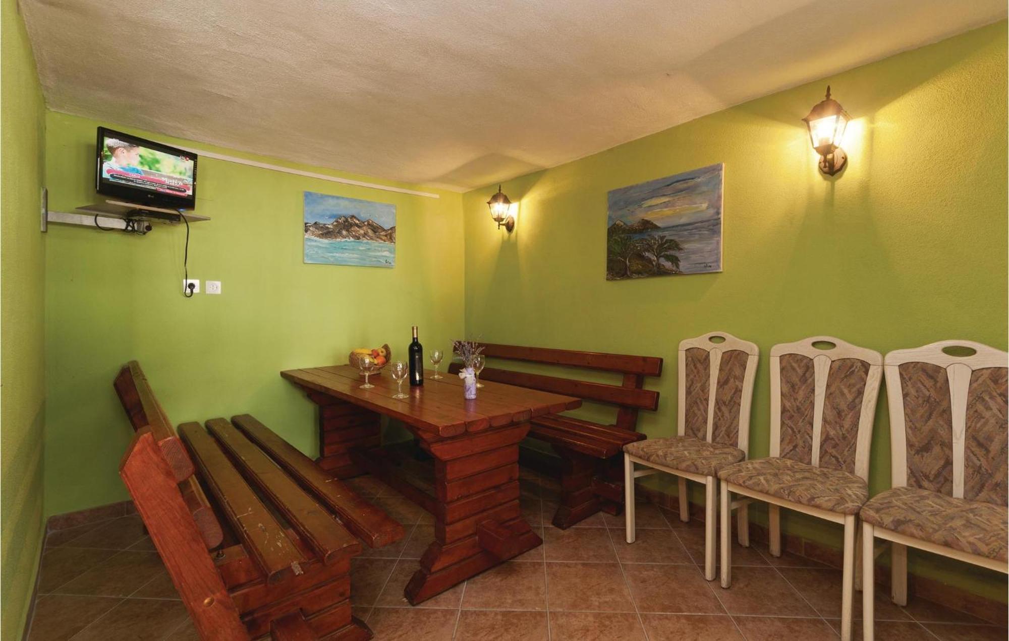 Pet Friendly Apartment In Pakostane With Kitchen Ngoại thất bức ảnh