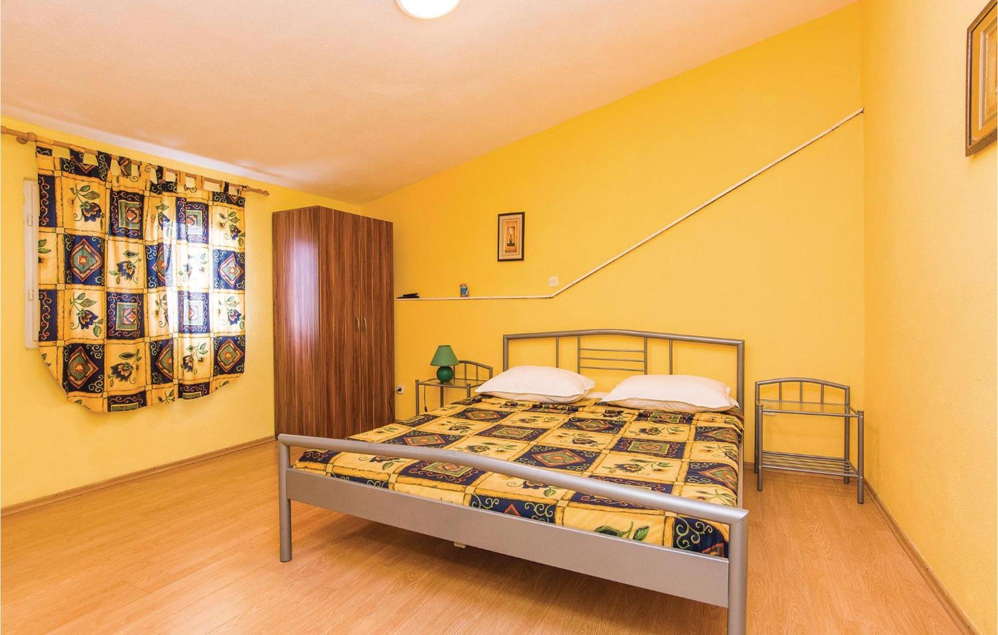 Pet Friendly Apartment In Pakostane With Kitchen Ngoại thất bức ảnh
