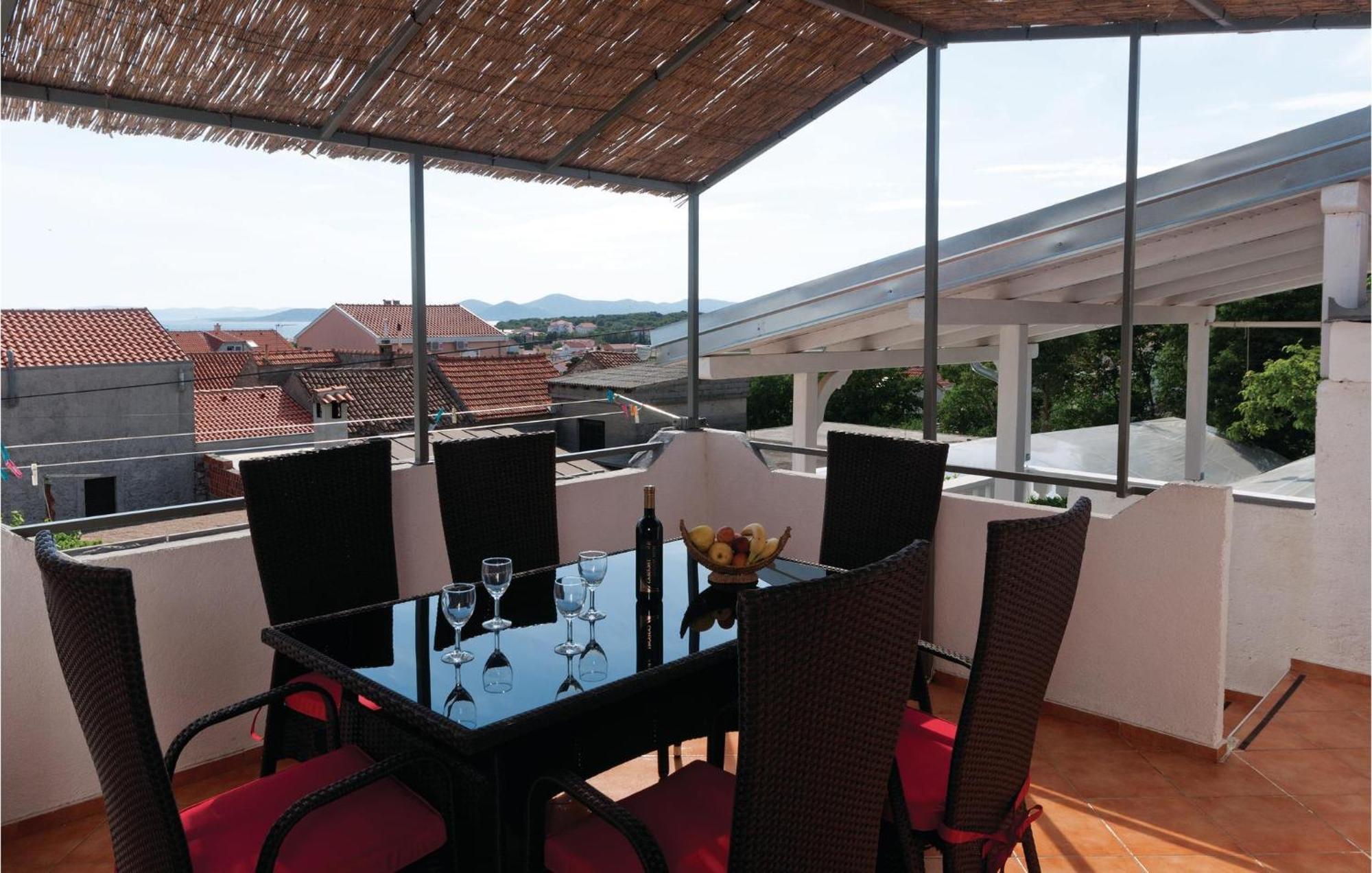 Pet Friendly Apartment In Pakostane With Kitchen Ngoại thất bức ảnh