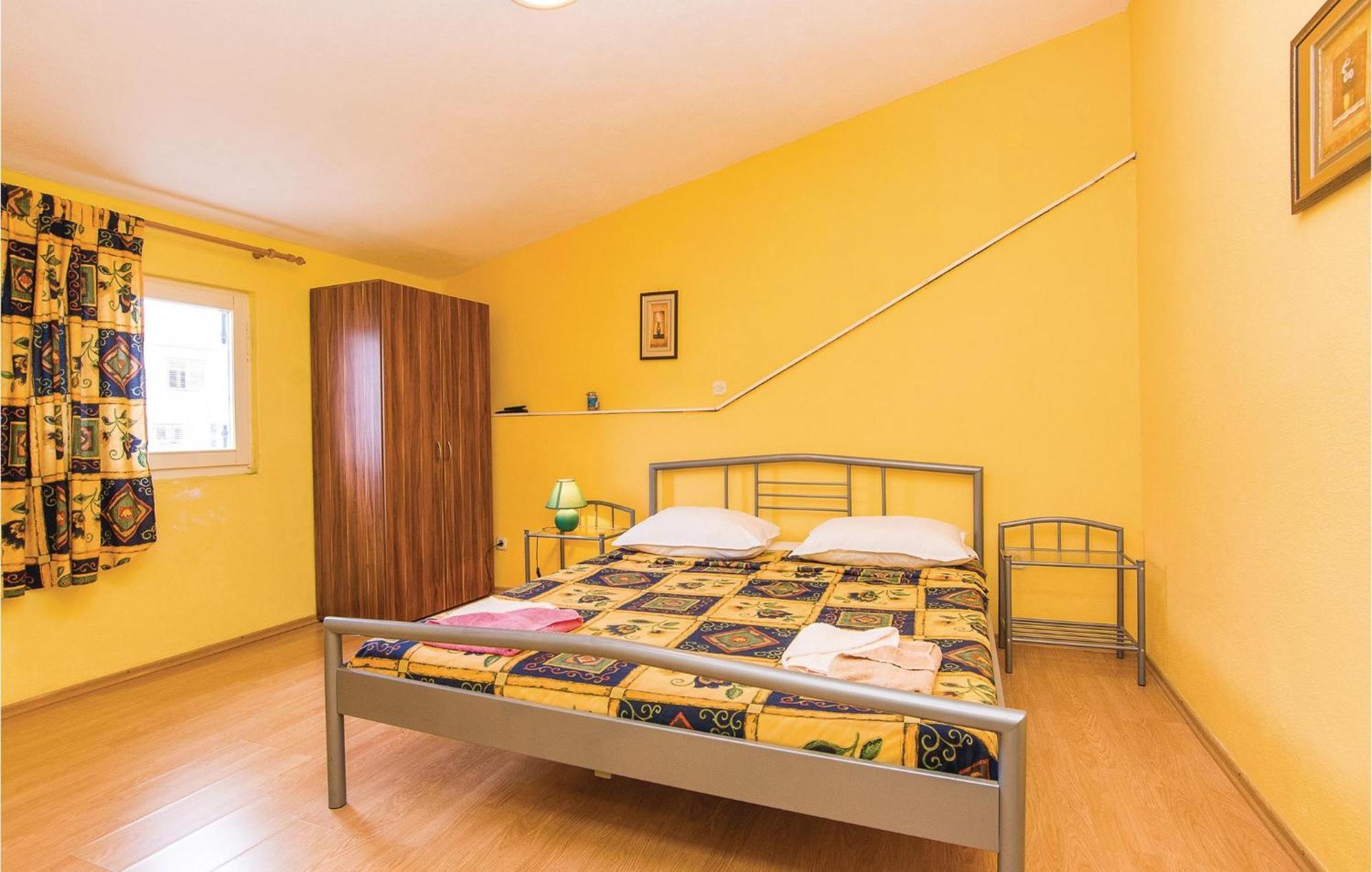 Pet Friendly Apartment In Pakostane With Kitchen Ngoại thất bức ảnh